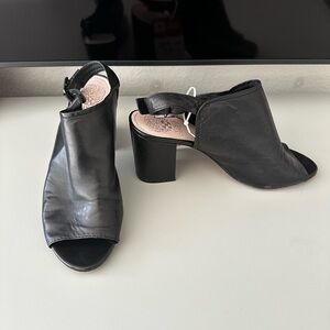 Vince Camuto Black Leather Peep Toe Heels